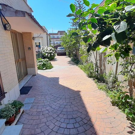 Comfy&Cozy Flat In Fiumicino Center Apartment Bagian luar foto