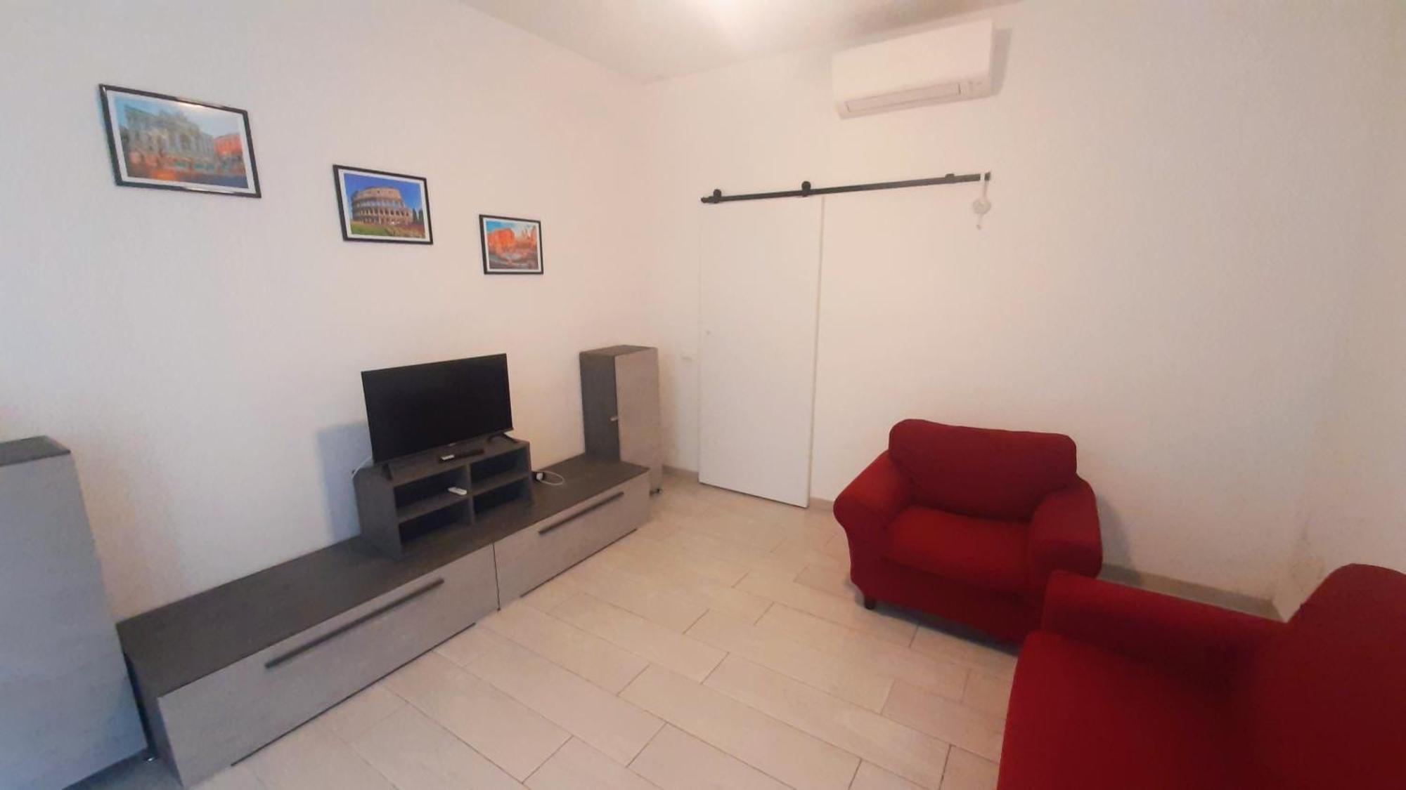 Comfy&Cozy Flat In Fiumicino Center Apartment Bagian luar foto